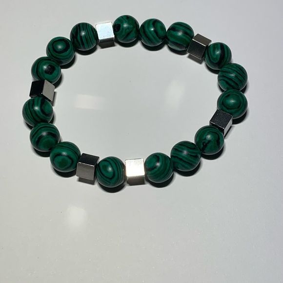 Malachite inspired bead stretch bracelet with stainless steel accents - Picture 2 of 2